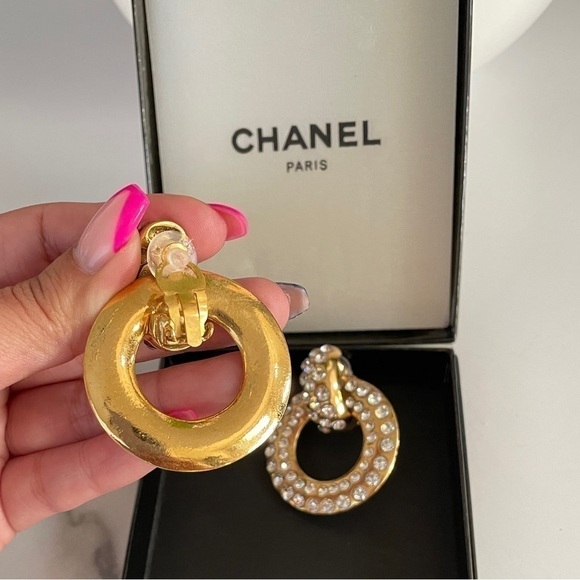 BEAUTIFUL CHANEL Vintage Crystal Gold Drop Clip-On Earrings - Picture 5 of 10